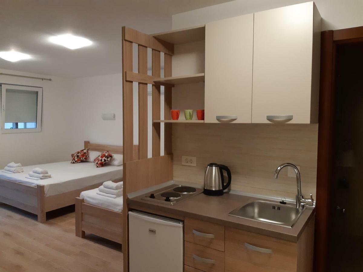 Apartmani Marina Kopitovic Petrovac Eksteriør billede